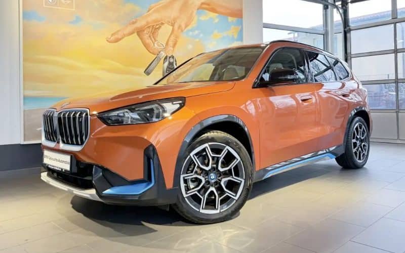 BMW iX1 xDr.30 xLine ACC+HUD+HARM+LEDer+SPUR+19_+AL